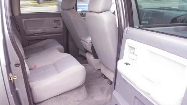 2006 Dodge Dakota LS ES