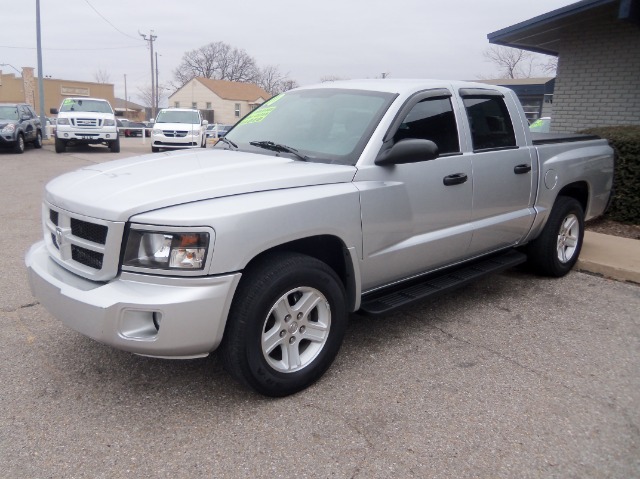 2010 Dodge Dakota 2WD Crew Cab 143.5