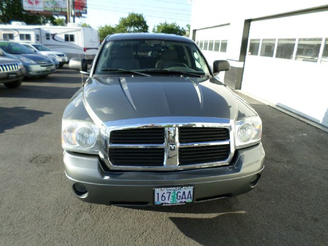 2006 Dodge Dakota SLT QUAD Cab 323i 4dr Sdn Sedan