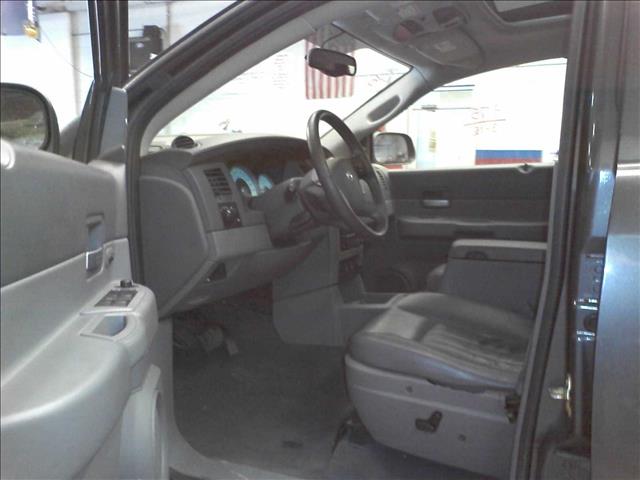 2004 Dodge Durango Yaris Sedan