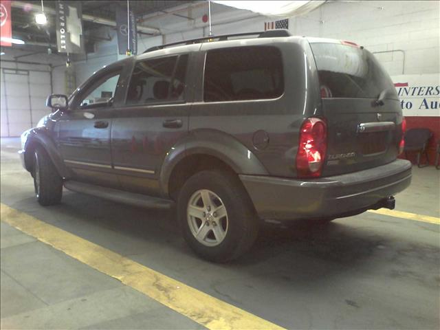 2004 Dodge Durango Yaris Sedan