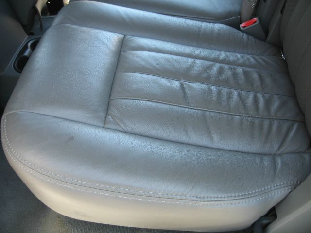 2005 Dodge Durango Wolfsburg Edition Sedan