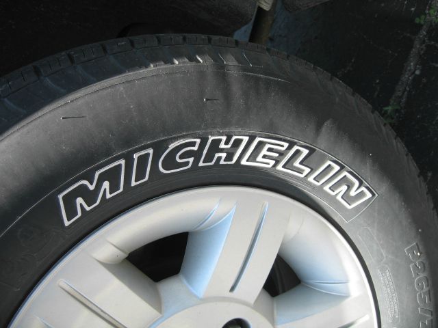 2005 Dodge Durango Wolfsburg Edition Sedan