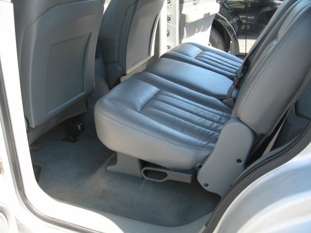 2005 Dodge Durango Wolfsburg Edition Sedan