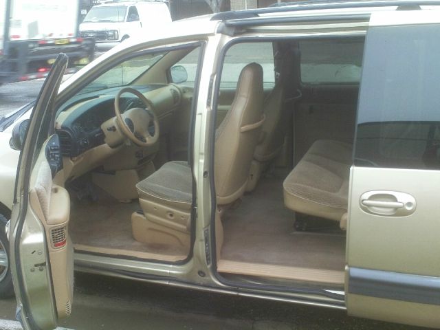 2000 Dodge Grand Caravan SE