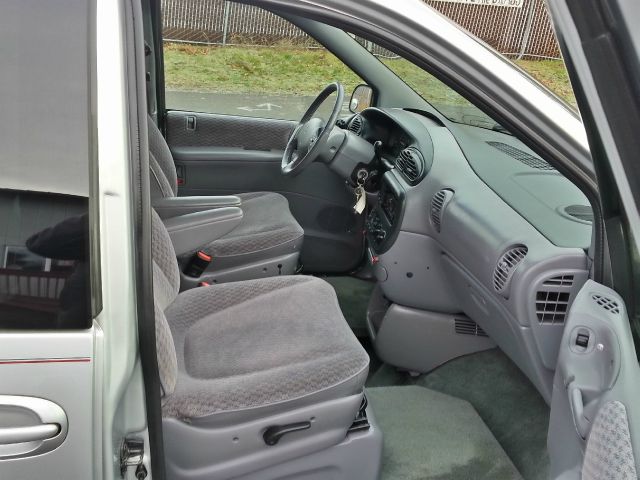 2000 Dodge Grand Caravan 4dr Sdn I4 Man LE (natl)