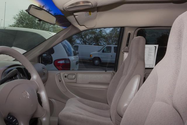 2002 Dodge Grand Caravan LS Mini Van