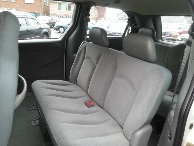 2005 Dodge Grand Caravan SE