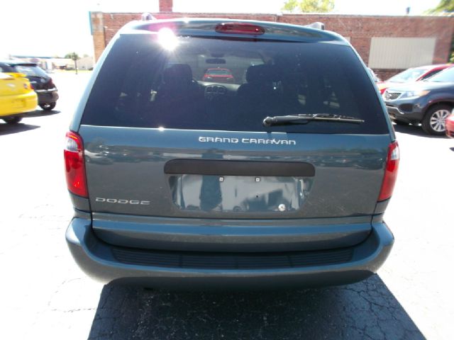 2005 Dodge Grand Caravan SE