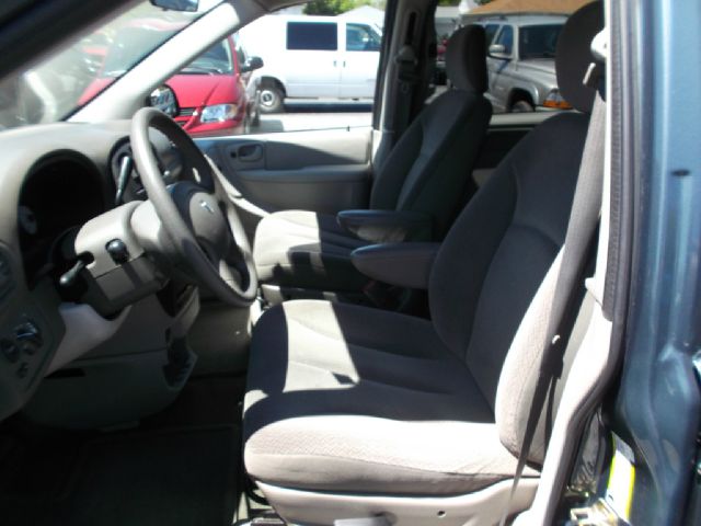 2005 Dodge Grand Caravan SE