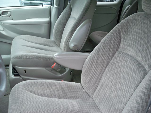 2005 Dodge Grand Caravan 2