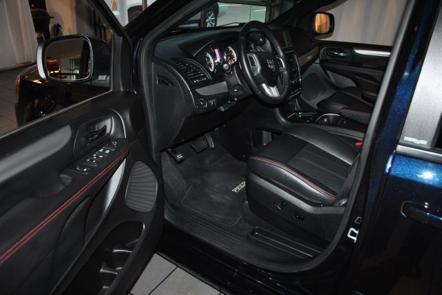 2011 Dodge Grand Caravan Deluxe Convertible