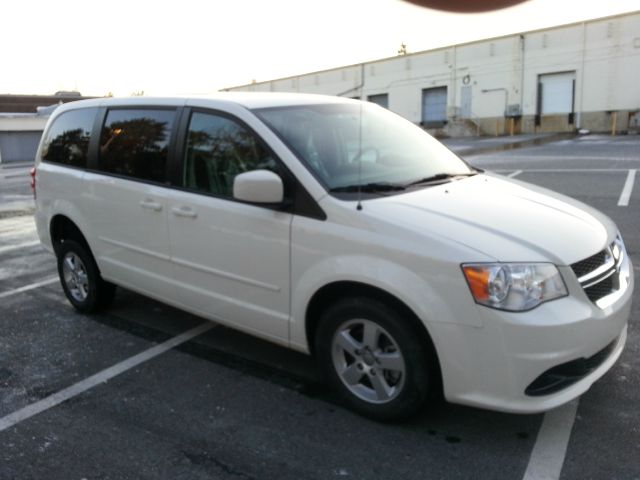 2013 Dodge Grand Caravan SRT8 D Coupe