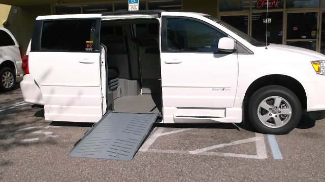 2013 Dodge Grand Caravan 2WD Crew Cab 130 LTZ Truck