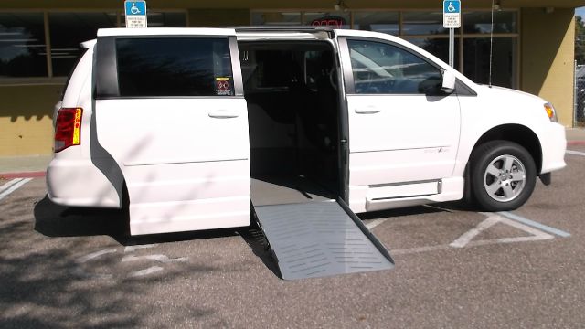 2013 Dodge Grand Caravan 2WD Crew Cab 130 LTZ Truck