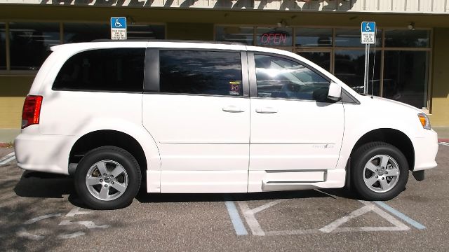 2013 Dodge Grand Caravan 2WD Crew Cab 130 LTZ Truck