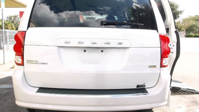 2013 Dodge Grand Caravan 2WD Crew Cab 130 LTZ Truck