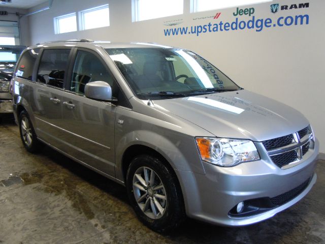 2014 Dodge Grand Caravan Awd-nav-quads-third-moonroof-1 Owner