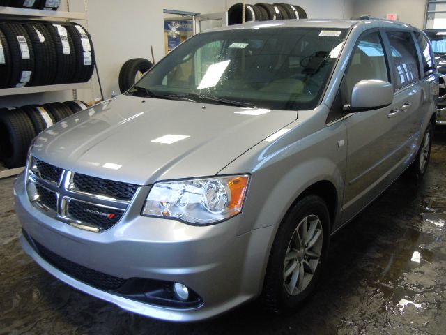 2014 Dodge Grand Caravan Awd-nav-quads-third-moonroof-1 Owner