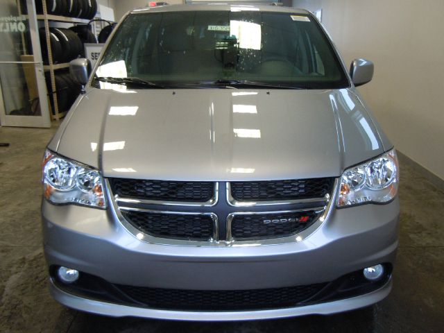 2014 Dodge Grand Caravan Awd-nav-quads-third-moonroof-1 Owner
