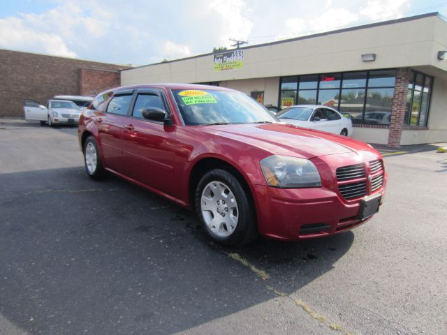 2005 Dodge Magnum SE