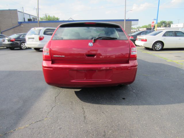 2005 Dodge Magnum SE