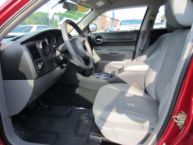 2005 Dodge Magnum SE