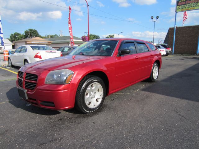 2005 Dodge Magnum SE
