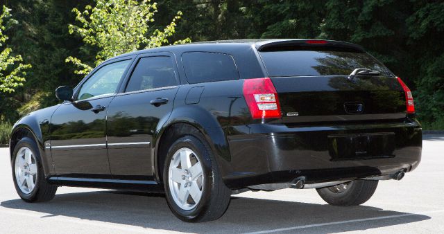 2005 Dodge Magnum Supercab SRW 4X