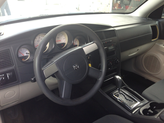 2005 Dodge Magnum SE