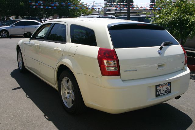 2005 Dodge Magnum S