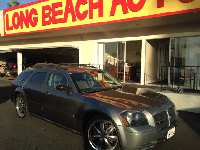 2005 Dodge Magnum SE
