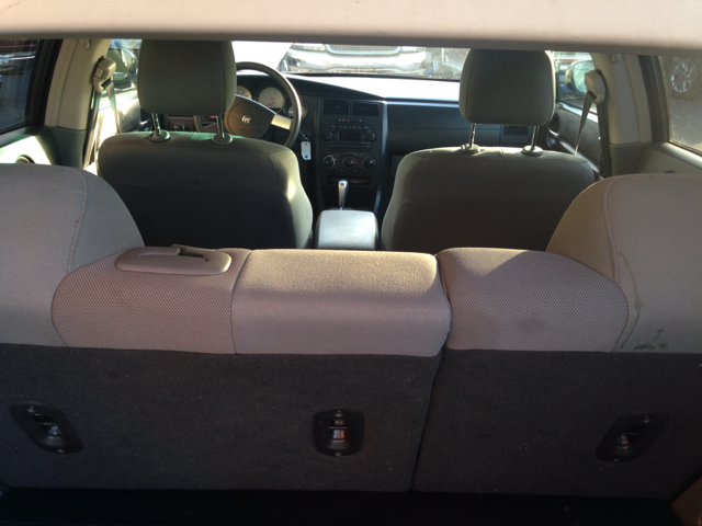 2005 Dodge Magnum SE