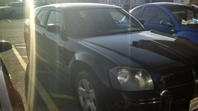 2005 Dodge Magnum SE