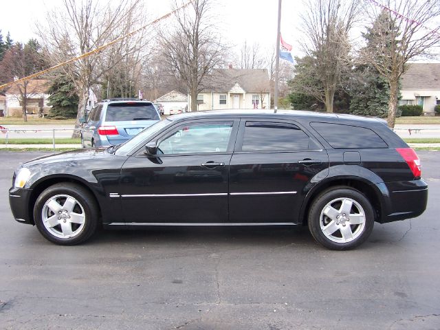 2005 Dodge Magnum 2dr Spyder Auto GS