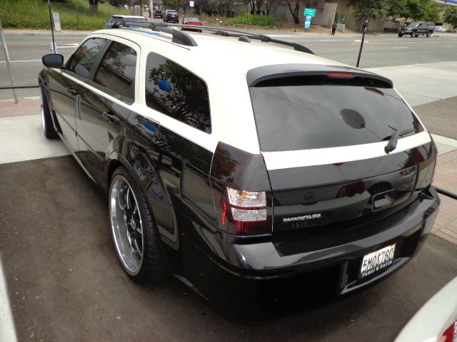 2005 Dodge Magnum S