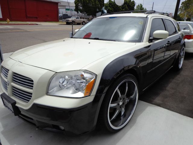 2005 Dodge Magnum S