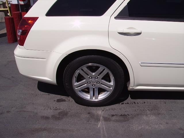 2005 Dodge Magnum Deluxe Convertible