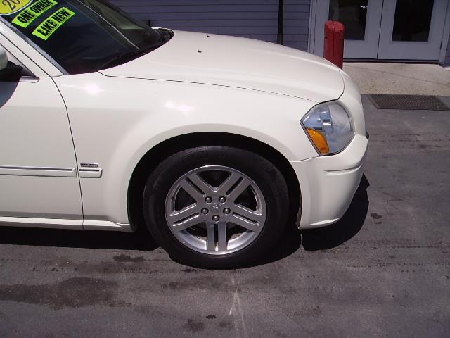 2005 Dodge Magnum Deluxe Convertible