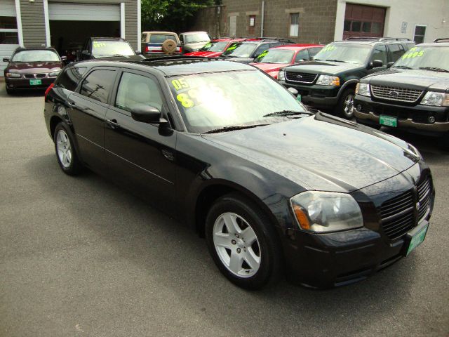 2005 Dodge Magnum S