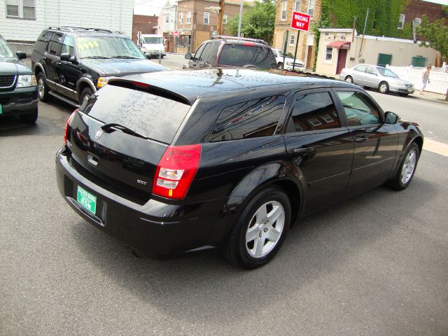 2005 Dodge Magnum S
