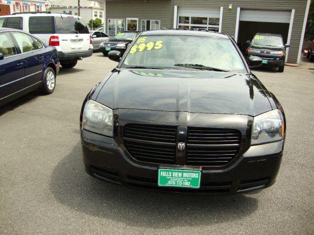 2005 Dodge Magnum S