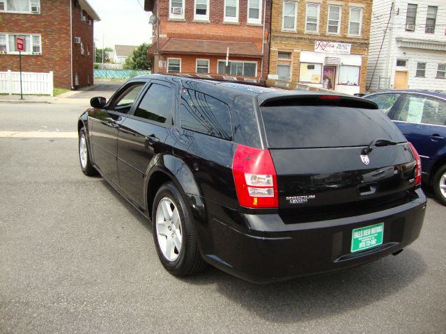 2005 Dodge Magnum S