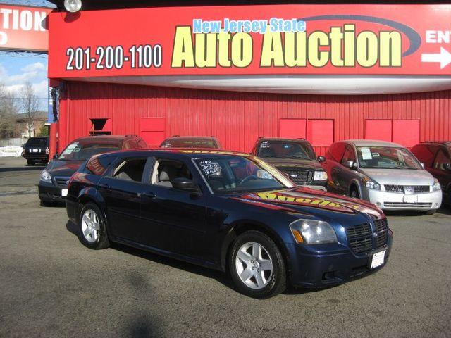 2005 Dodge Magnum 1500 135 WB Base