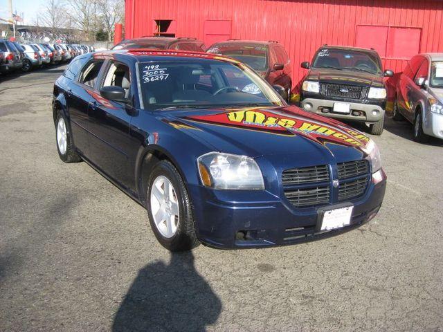 2005 Dodge Magnum 1500 135 WB Base