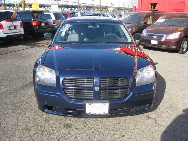 2005 Dodge Magnum 1500 135 WB Base