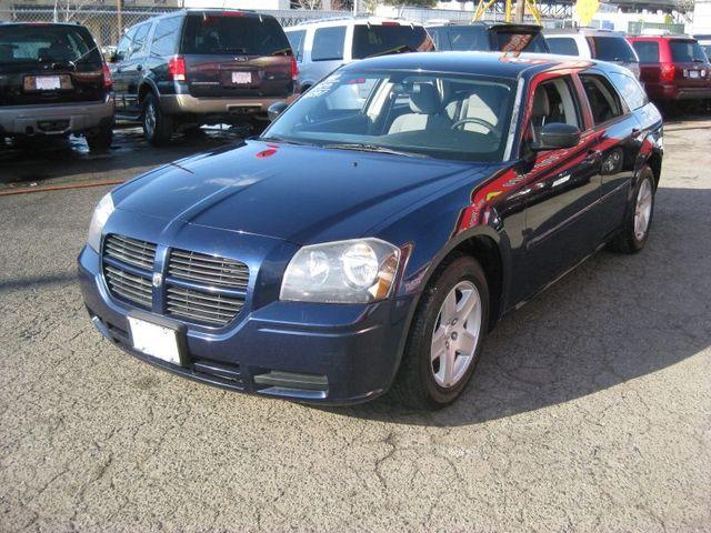 2005 Dodge Magnum 1500 135 WB Base