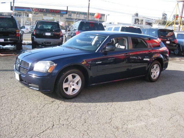 2005 Dodge Magnum 1500 135 WB Base