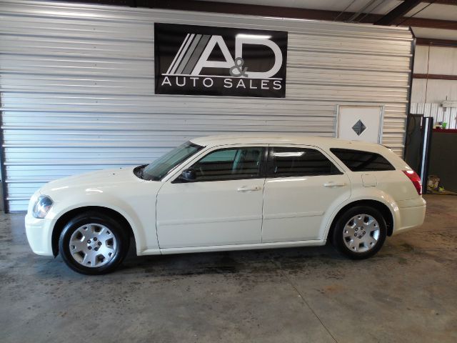 2005 Dodge Magnum SE