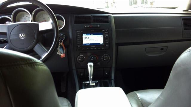 2005 Dodge Magnum Unknown